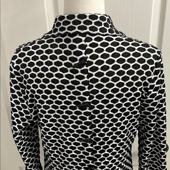 Joseph Ribkoff Black/White Patterned Jacket/Top Collar Button Down Front  Size 6 - Picture 7 of 9